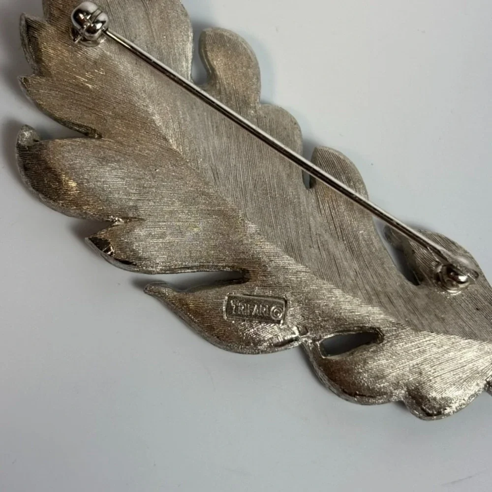Brooch Lot Vintage‎ Hobe Trifari Silver Gold Tone Leaves Unique Collar Design